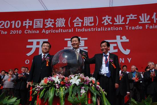 太平猴魁盛裝登場中國安徽農(nóng)交會.jpg 太平猴魁盛裝登場中國安徽農(nóng)交會.jpg