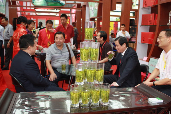 太平猴魁盛裝登場中國安徽農(nóng)交會.jpg 太平猴魁盛裝登場中國安徽農(nóng)交會.jpg