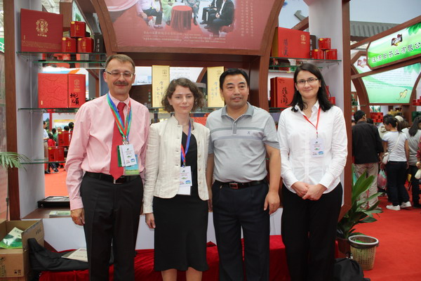 太平猴魁盛裝登場中國安徽農(nóng)交會.jpg 太平猴魁盛裝登場中國安徽農(nóng)交會.jpg