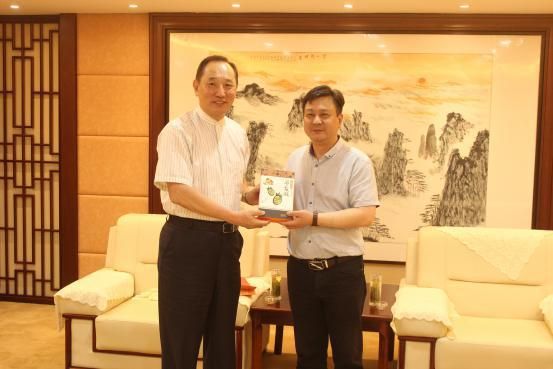 王詣典一行參觀黃山太平猴魁博物館.jpg 王詣典一行參觀黃山太平猴魁博物館.jpg