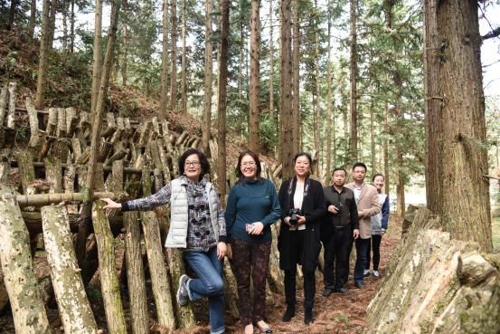 長(zhǎng)石紅一行到六百里桃源基地參觀.jpg 長(zhǎng)石紅一行到六百里桃源基地參觀.jpg