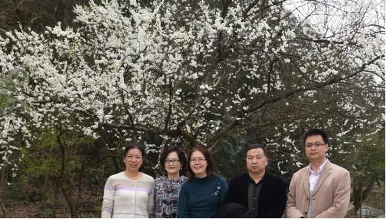 長(zhǎng)石紅一行到六百里桃源基地參觀.jpg 長(zhǎng)石紅一行到六百里桃源基地參觀.jpg