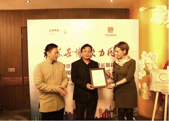 “六百里”太平猴魁茶葉在世博會(huì)聯(lián)合會(huì)中國中心榮獲百年世博經(jīng)典品牌稱號(hào).jpg “六百里”太平猴魁茶葉在世博會(huì)聯(lián)合會(huì)中國中心榮獲百年世博經(jīng)典品牌稱號(hào).jpg