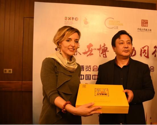 “六百里”太平猴魁茶葉在世博會(huì)聯(lián)合會(huì)中國中心榮獲百年世博經(jīng)典品牌稱號(hào).jpg “六百里”太平猴魁茶葉在世博會(huì)聯(lián)合會(huì)中國中心榮獲百年世博經(jīng)典品牌稱號(hào).jpg