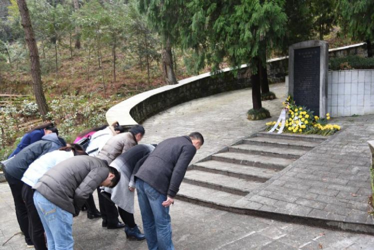 公司黨支部開展毛澤東誕辰122周年紀念活動.jpg 公司黨支部開展毛澤東誕辰122周年紀念活動.jpg