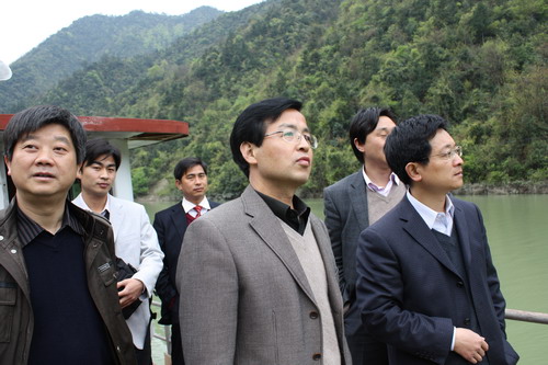 徐立秋區(qū)長深入太平猴魁茶基地調(diào)研指導工作.jpg 徐立秋區(qū)長深入太平猴魁茶基地調(diào)研指導工作.jpg