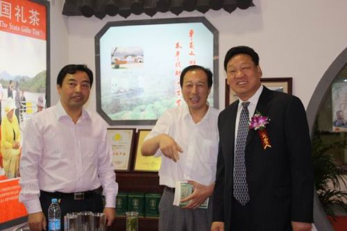 胡新方.jpg 胡新方.jpg