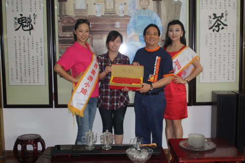 合影.jpg 合影.jpg