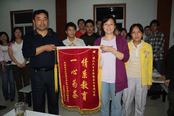 同學們在座談會上.jpg 同學們在座談會上.jpg